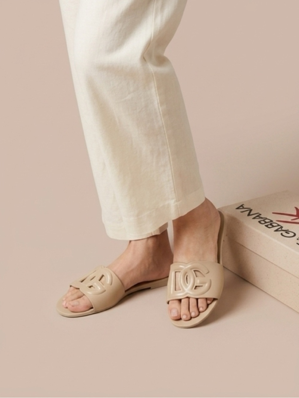 NWT Dolce & Gabbana Beige Logo Leather Slide Sandals - Picture 2 of 7